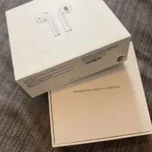 Apple White Bluetooth Earbuds